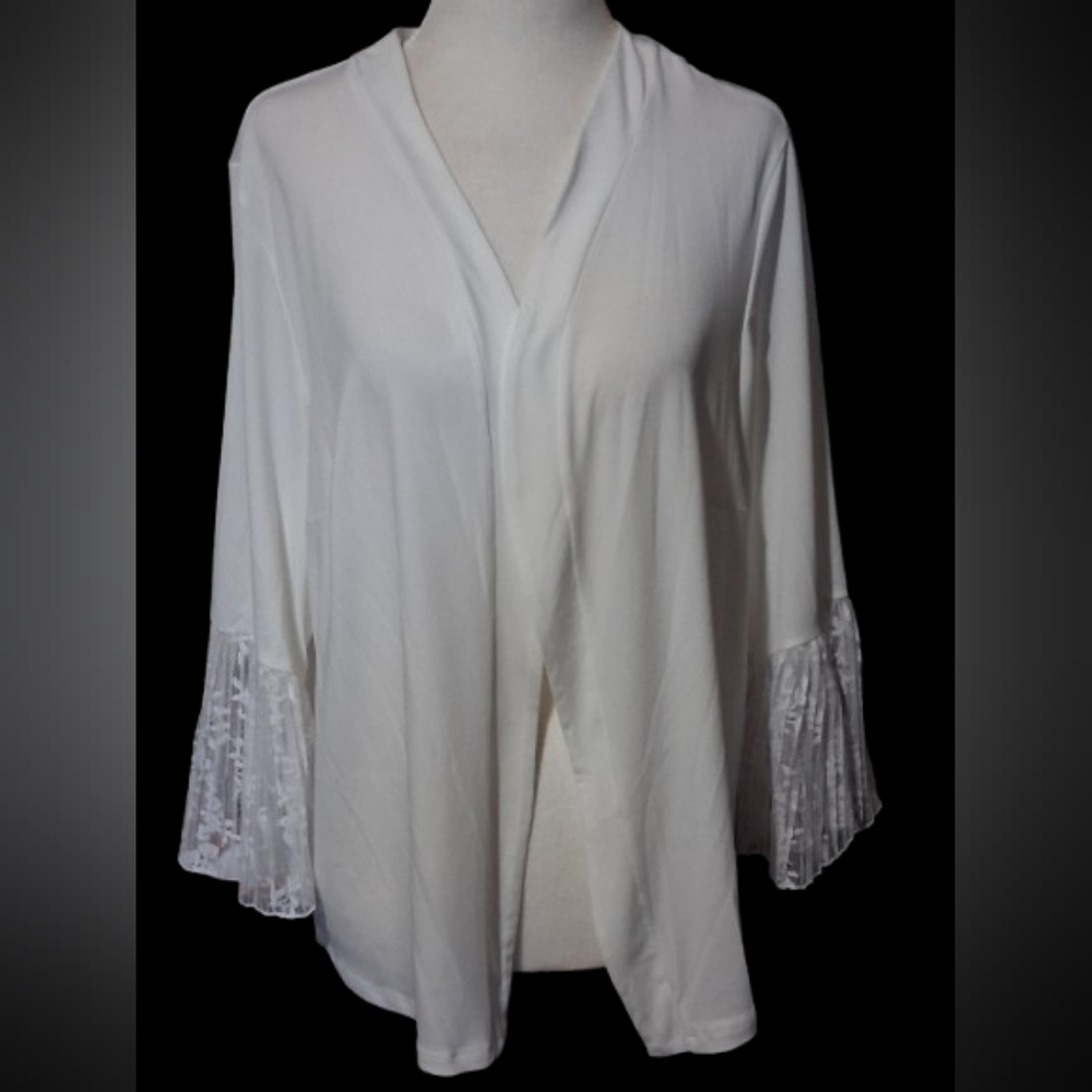 New "NWT" Glamour White Shawl Blouse, Pluse Size 2x, Open Front, Lace Cuffs
